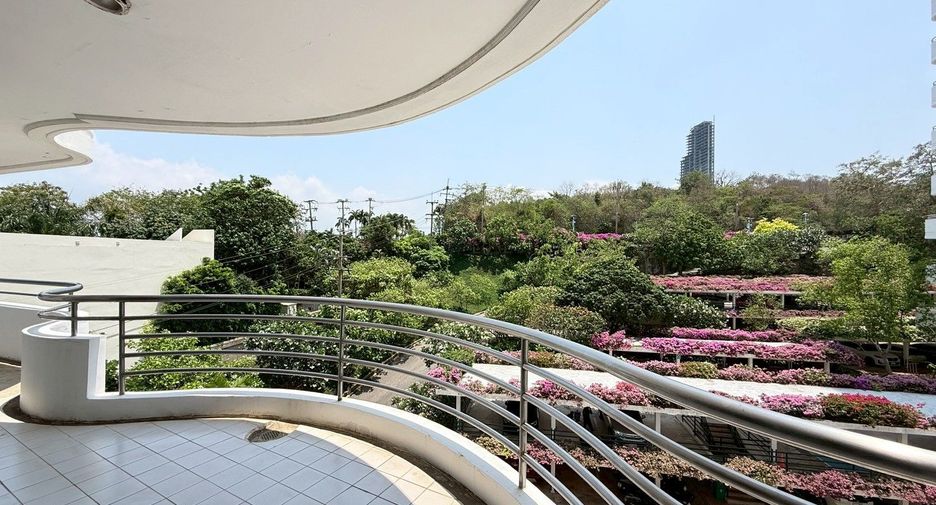 For rent 4 bedrooms condo in Bang Lamung, Chonburi