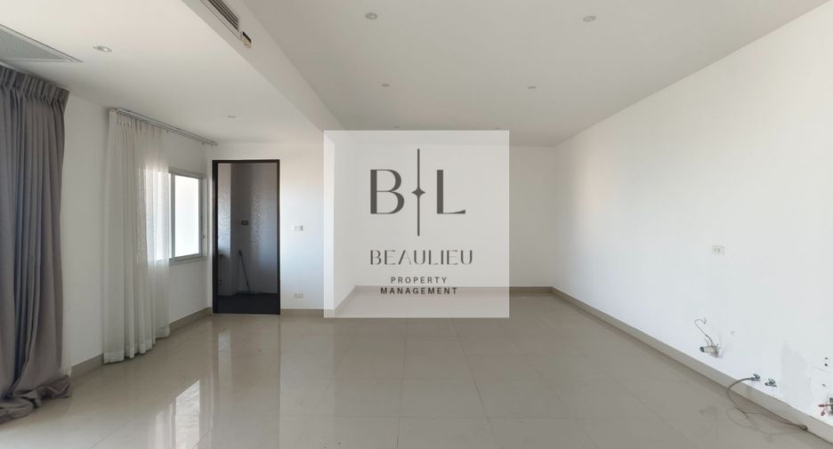 For sale 4 bedrooms condo in Bang Lamung, Chonburi