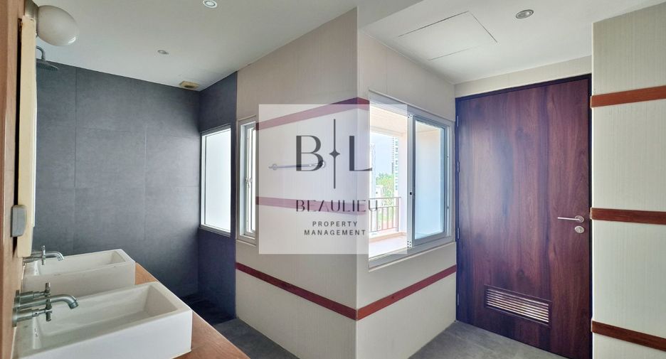 For sale 4 bedrooms condo in Bang Lamung, Chonburi