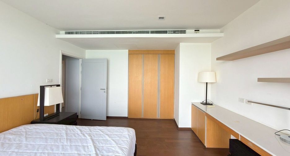 For rent 4 bedrooms condo in Bang Lamung, Chonburi