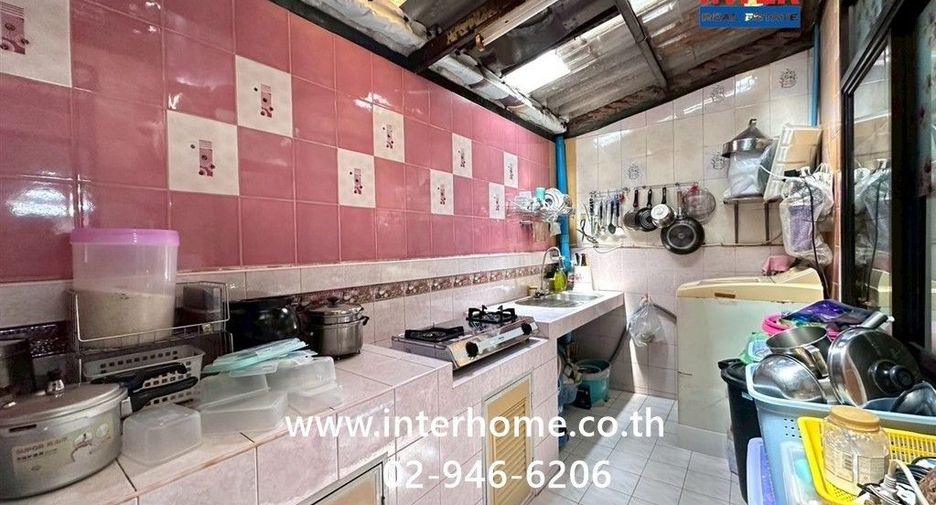 À vendre 2 chambres maison de ville à Lat Phrao, Bangkok