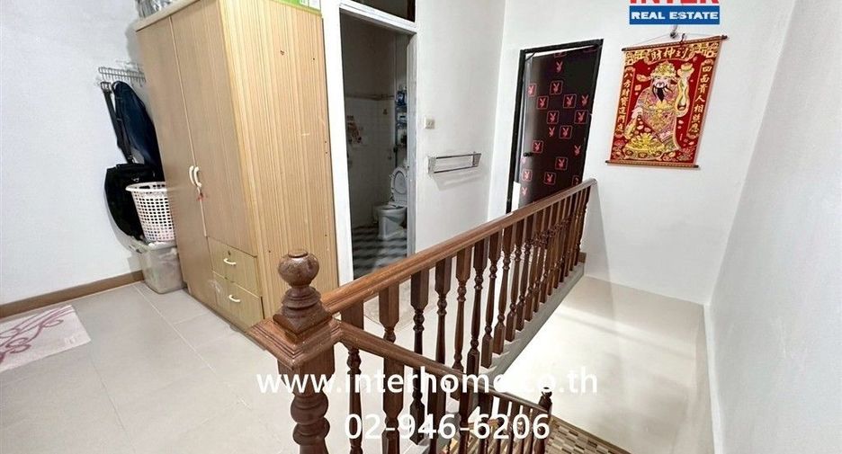 À vendre 2 chambres maison de ville à Lat Phrao, Bangkok