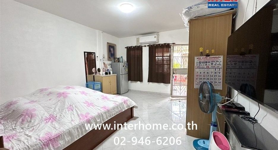 À vendre 2 chambres maison de ville à Lat Phrao, Bangkok
