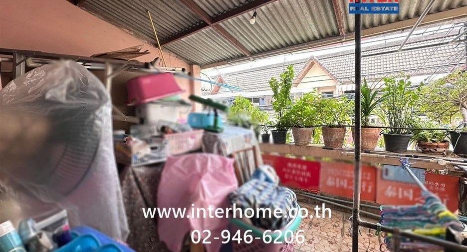 À vendre 2 chambres maison de ville à Lat Phrao, Bangkok