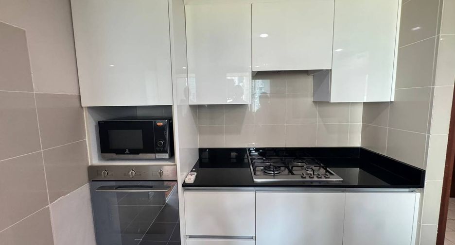For rent 3 bedrooms apartment in Watthana, Bangkok