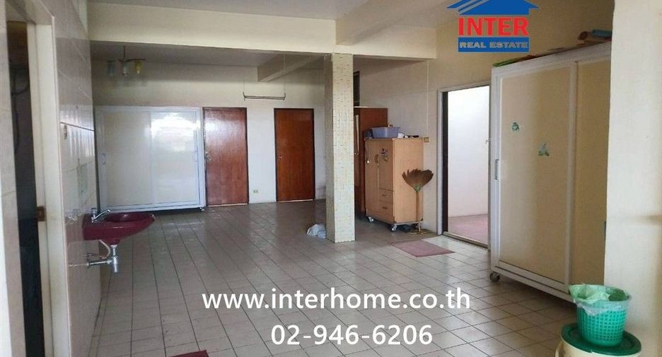 For sale 13 bedrooms retail Space in Bang Kapi, Bangkok