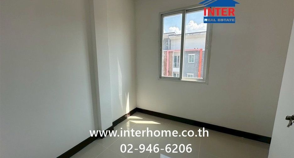 Casa adosada en venta de 4 habitaciones en Khlong Sam Wa, Bangkok