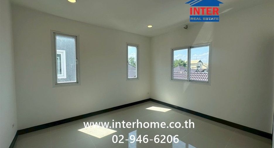 Casa adosada en venta de 4 habitaciones en Khlong Sam Wa, Bangkok