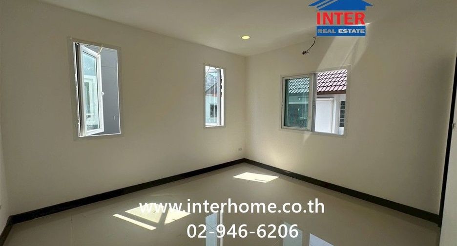 Casa adosada en venta de 4 habitaciones en Khlong Sam Wa, Bangkok