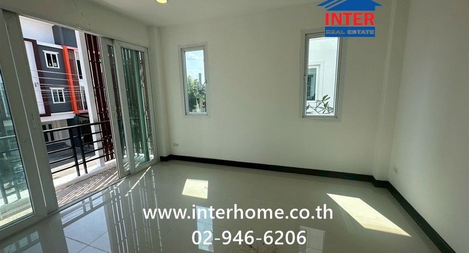 Casa adosada en venta de 4 habitaciones en Khlong Sam Wa, Bangkok