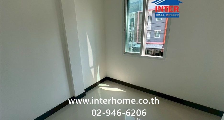 Casa adosada en venta de 4 habitaciones en Khlong Sam Wa, Bangkok