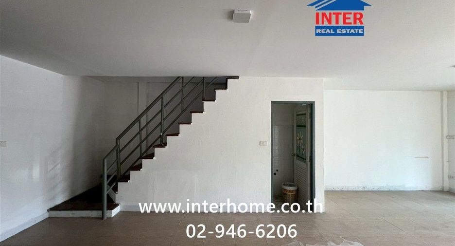 Casa adosada en venta de 3 habitaciones en Mueang Pathum Thani, Pathum Thani