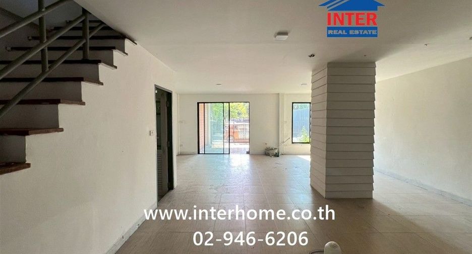 Casa adosada en venta de 3 habitaciones en Mueang Pathum Thani, Pathum Thani