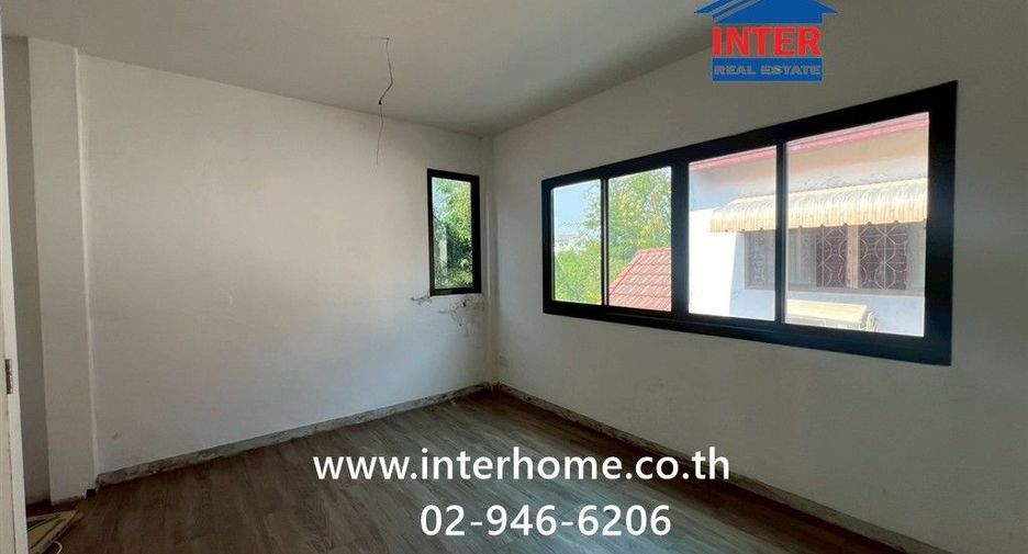 Casa adosada en venta de 3 habitaciones en Mueang Pathum Thani, Pathum Thani