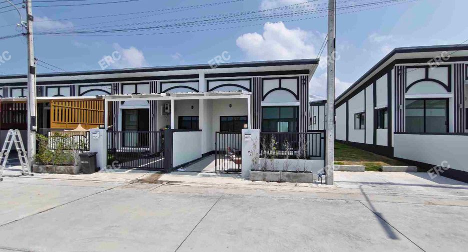 For rent 2 bedrooms townhouse in Bang Lamung, Chonburi