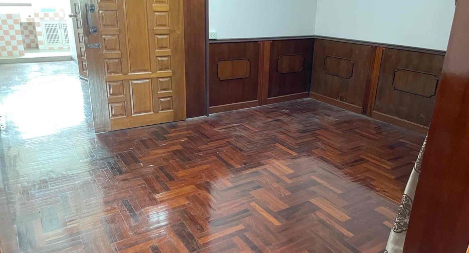 For sale 3 bedrooms retail Space in Suan Luang, Bangkok