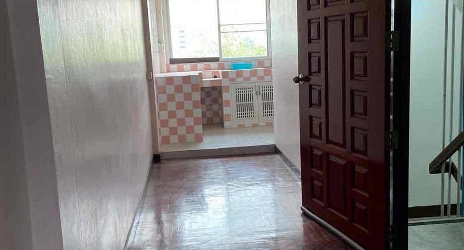 For sale 3 bedrooms retail Space in Suan Luang, Bangkok