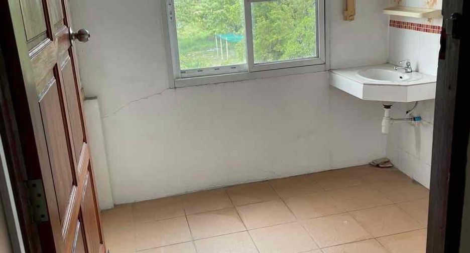 For sale 3 bedrooms retail Space in Suan Luang, Bangkok