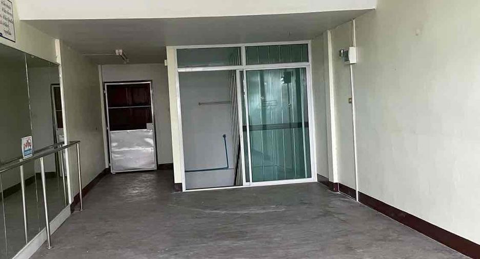 For sale 3 bedrooms retail Space in Suan Luang, Bangkok