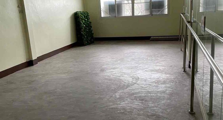 For sale 3 bedrooms retail Space in Suan Luang, Bangkok