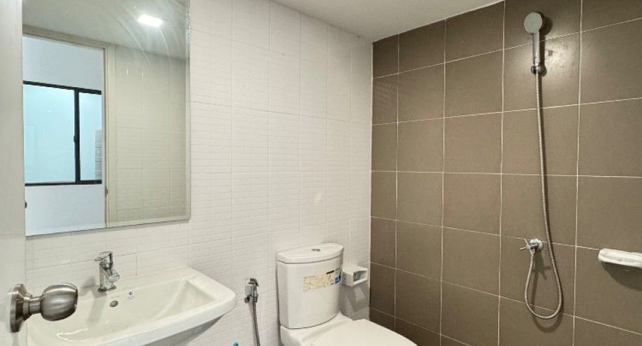 For sale 3 bedrooms townhouse in Khlong Luang, Pathum Thani