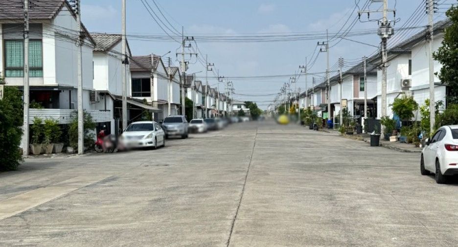 For sale 3 bedrooms townhouse in Khlong Luang, Pathum Thani