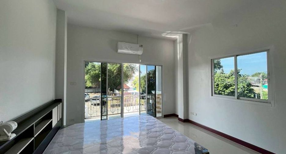 For rent 4 bedrooms house in Mueang Chiang Mai, Chiang Mai