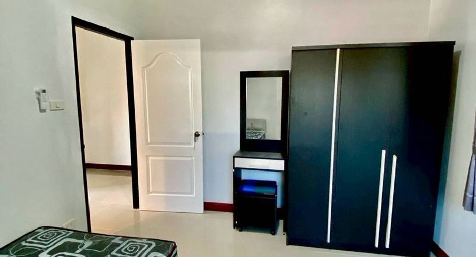 For rent 4 bedrooms house in Mueang Chiang Mai, Chiang Mai