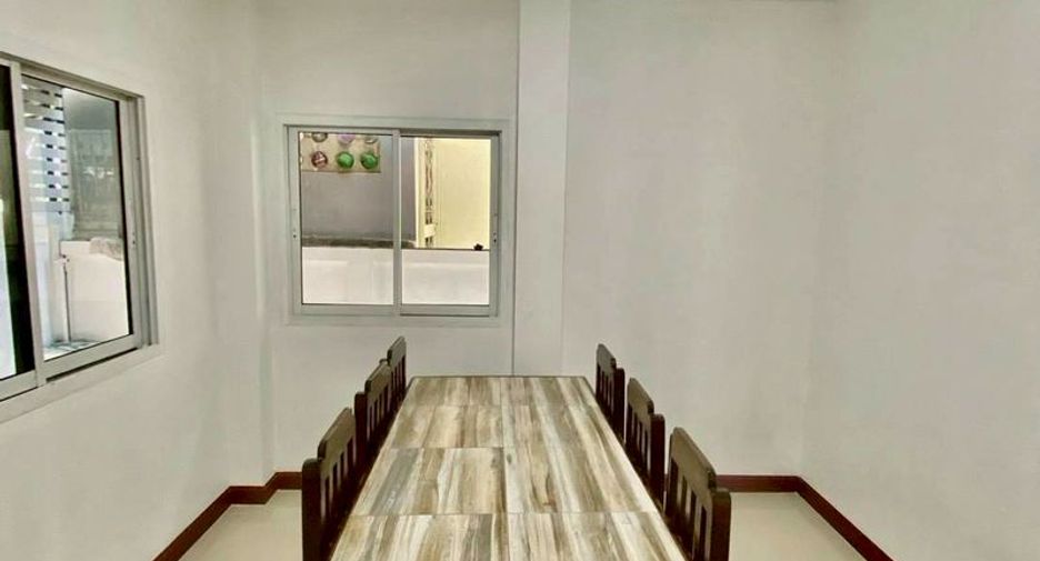 For rent 4 bedrooms house in Mueang Chiang Mai, Chiang Mai