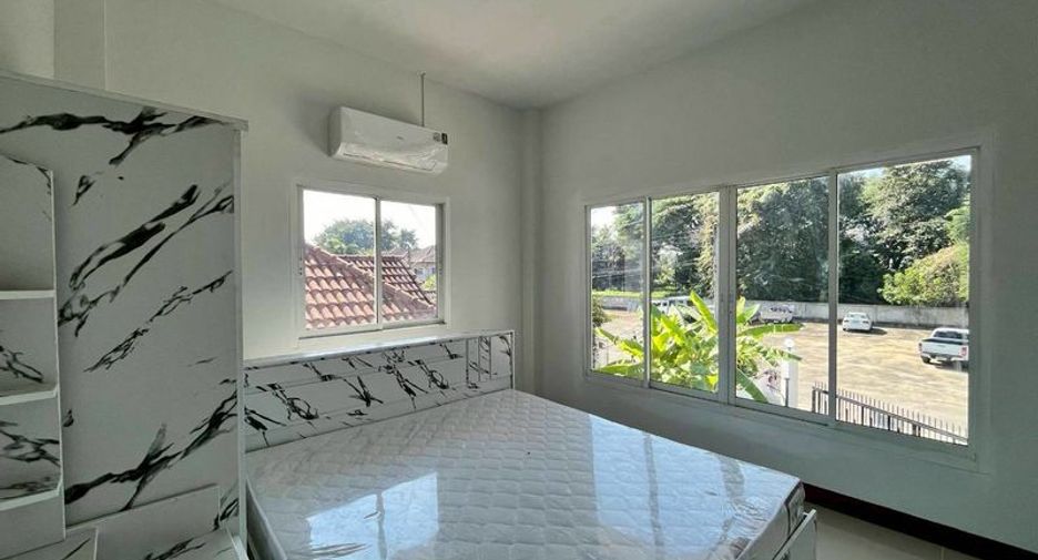 For rent 4 bedrooms house in Mueang Chiang Mai, Chiang Mai