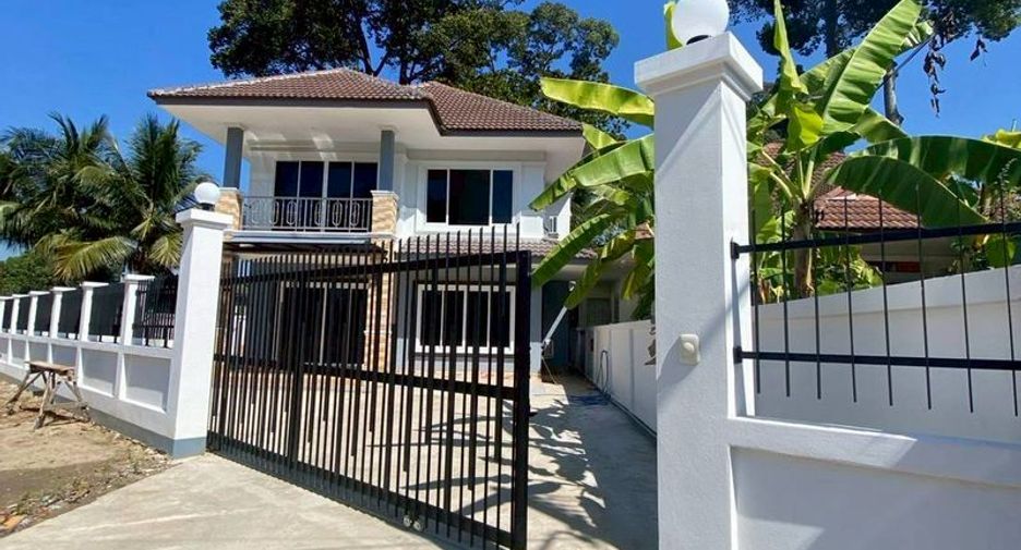 For rent 4 bedrooms house in Mueang Chiang Mai, Chiang Mai
