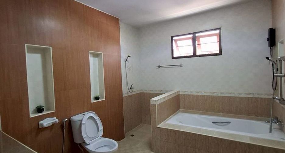For rent 3 bedrooms house in Mueang Chiang Mai, Chiang Mai