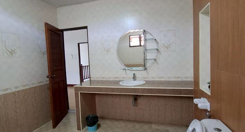 For rent 3 bedrooms house in Mueang Chiang Mai, Chiang Mai
