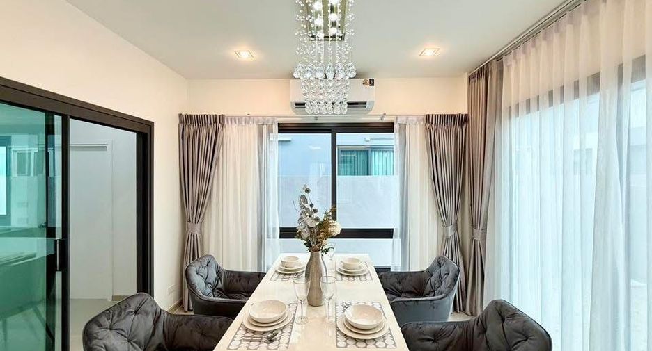 Casa en alquiler de 3 habitaciones en Bang Lamung, Chonburi