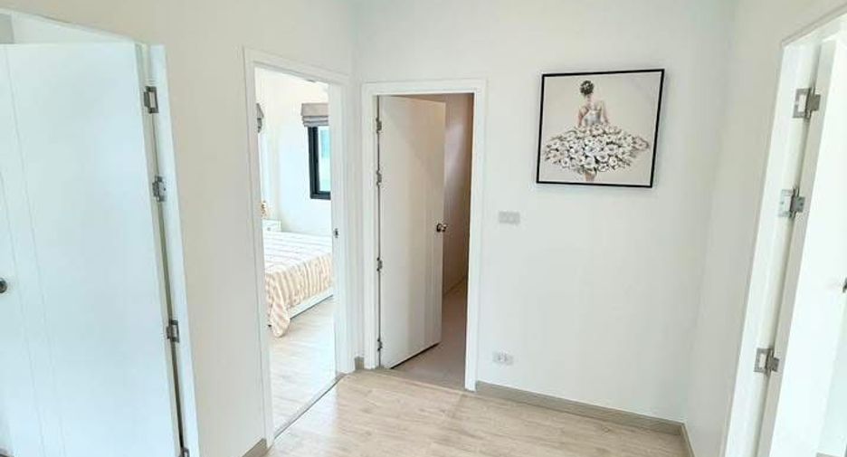 Casa en alquiler de 3 habitaciones en Bang Lamung, Chonburi