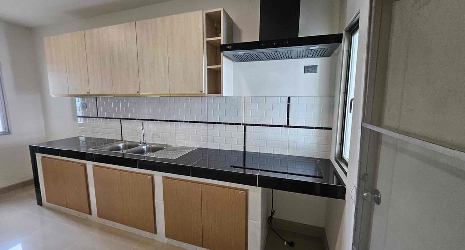 For rent 4 bedrooms house in Bang Lamung, Chonburi