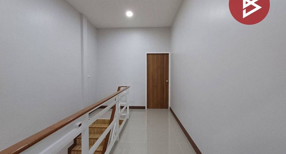 For sale 3 bedrooms townhouse in Mueang Samut Songkhram, Samut Songkhram