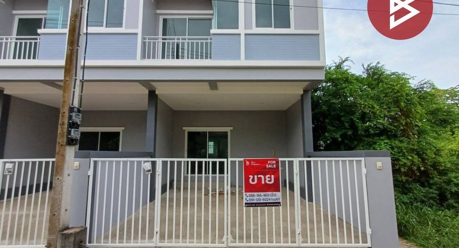 For sale 3 bedrooms townhouse in Mueang Samut Songkhram, Samut Songkhram