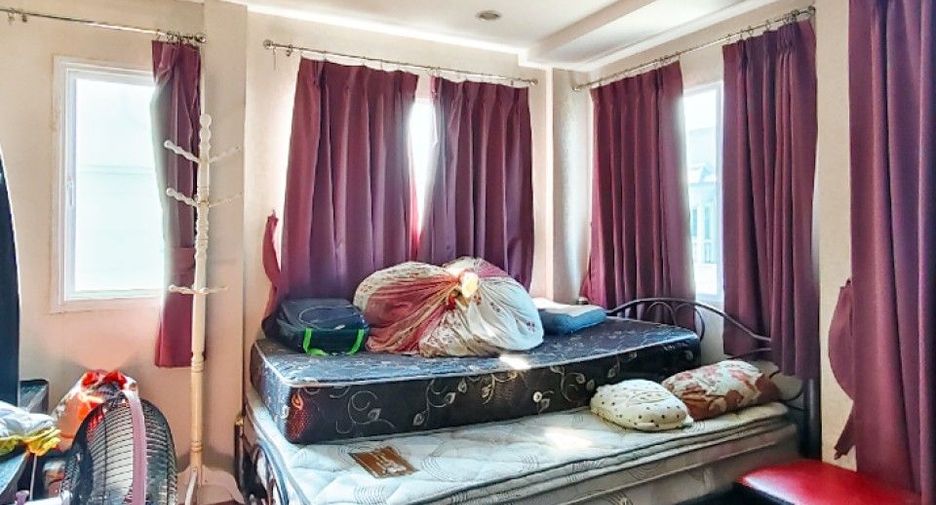 For sale 4 bedrooms townhouse in Bangkok Yai, Bangkok