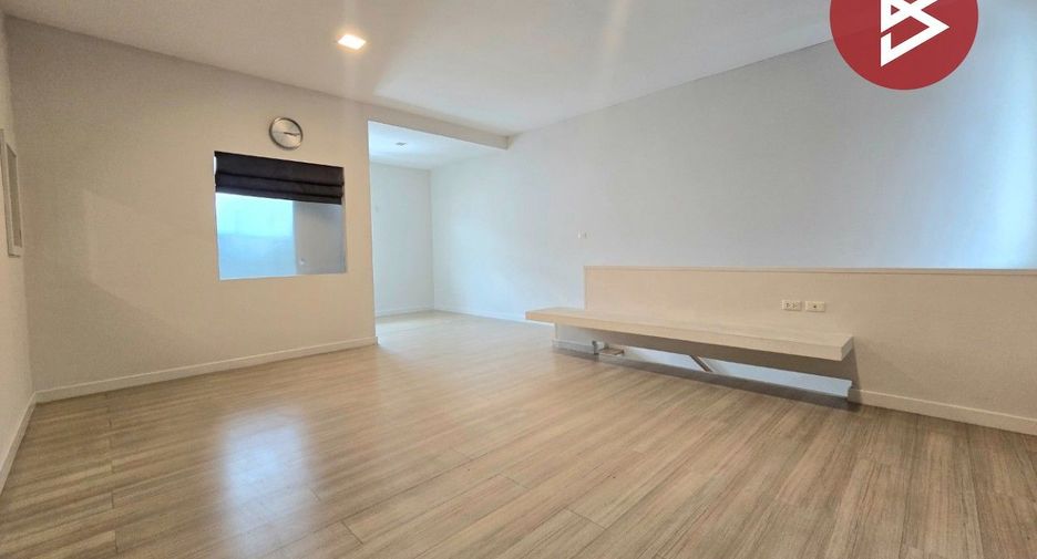 Reihenhaus zum Kauf mit 3 Zimmer in Thung Khru, Bangkok