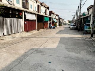 Reihenhaus zum Kauf mit 2 Zimmer in Si Racha, Chonburi