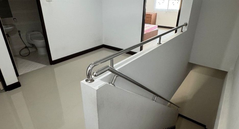 For sale 2 bedrooms townhouse in Si Racha, Chonburi