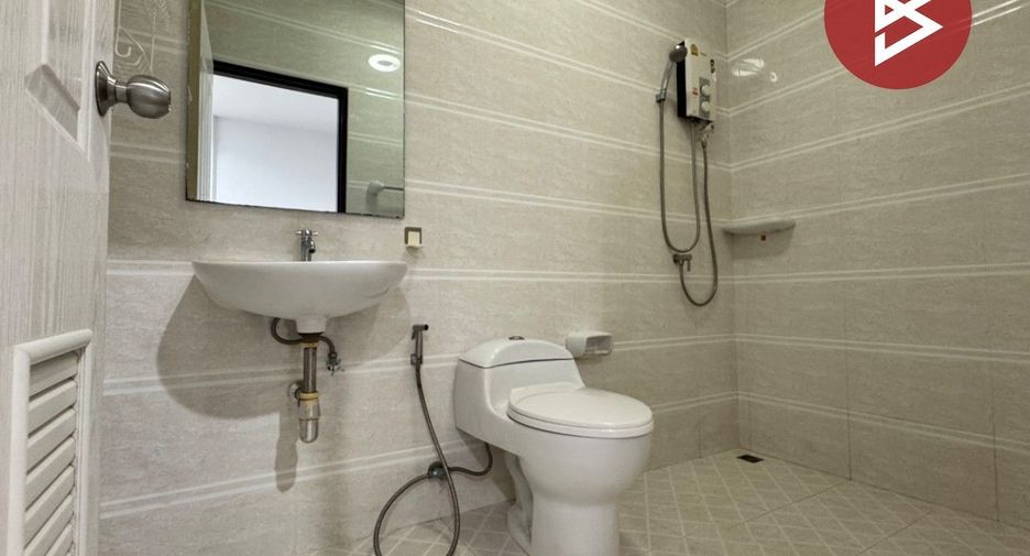 For sale 2 bedrooms townhouse in Si Racha, Chonburi