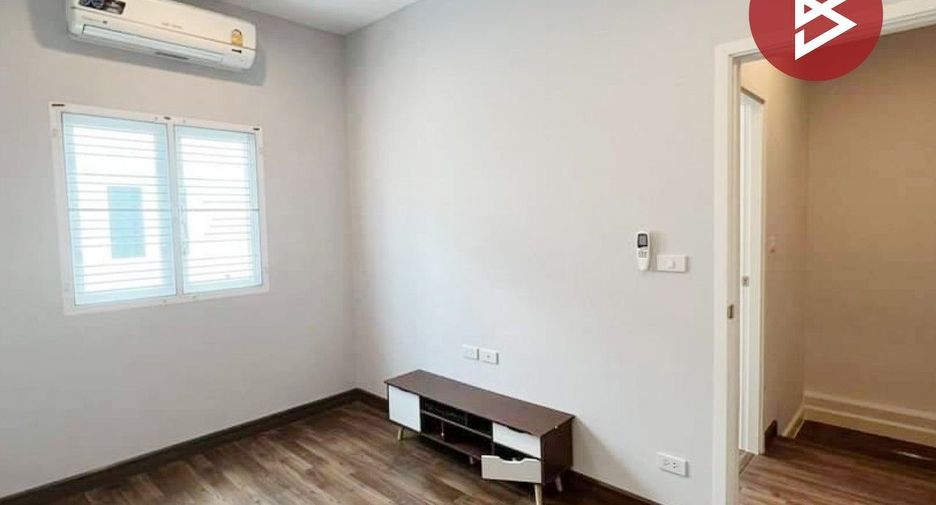 For sale 3 bedrooms townhouse in Sai Mai, Bangkok