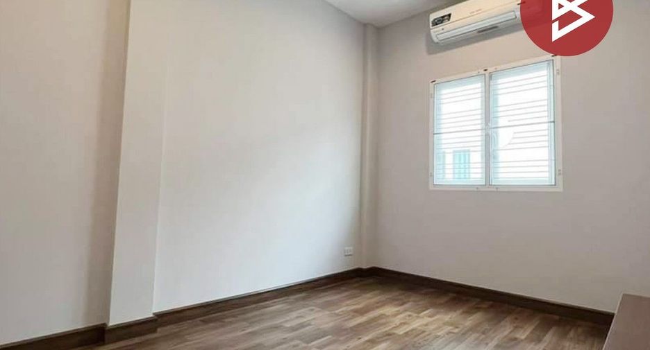 For sale 3 bedrooms townhouse in Sai Mai, Bangkok