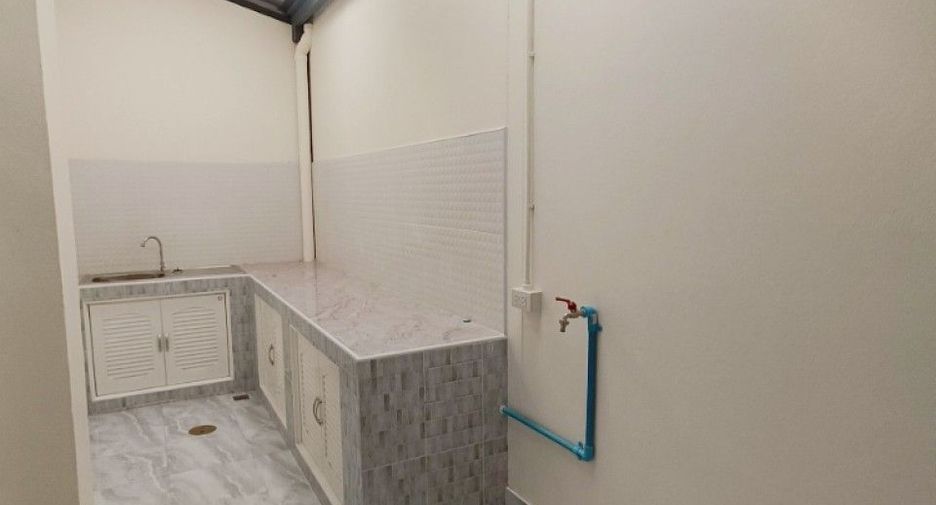 For sale 3 bedrooms townhouse in Phra Samut Chedi, Samut Prakan