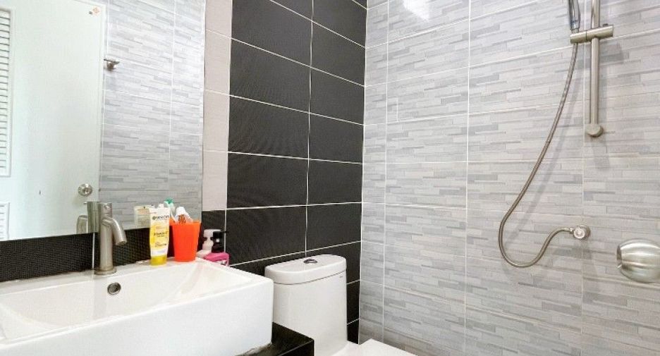 Reihenhaus zum Kauf mit 2 Zimmer in Mueang Chon Buri, Chonburi