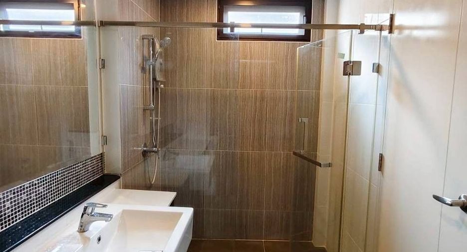 For sale 4 bedrooms house in Prawet, Bangkok