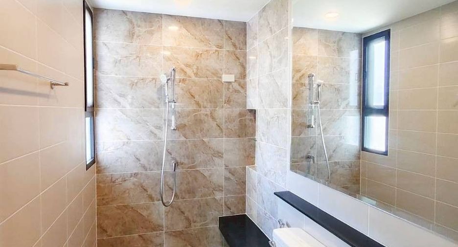 For sale 4 bedrooms house in Prawet, Bangkok