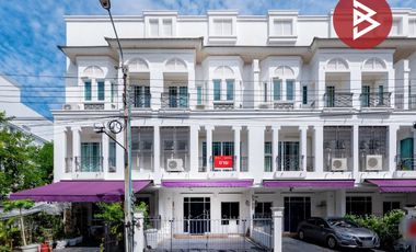 For sale 4 ベッドルーム townhouse in Phra Khanong, Bangkok